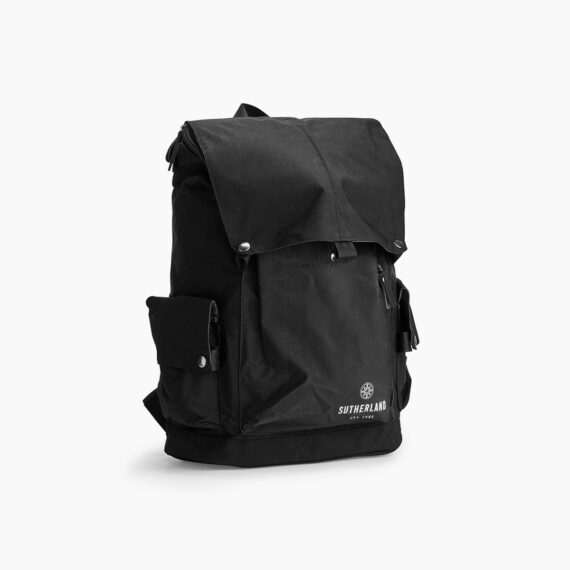 SNYGG RYGGSÄCK I CANVAS FRÅN SUTHERLAND & SONS – SVART