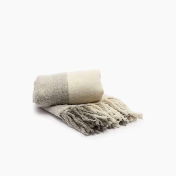 MJUK ULLPLÄD FRÅN YLLEVERKET BREDRAND SAND