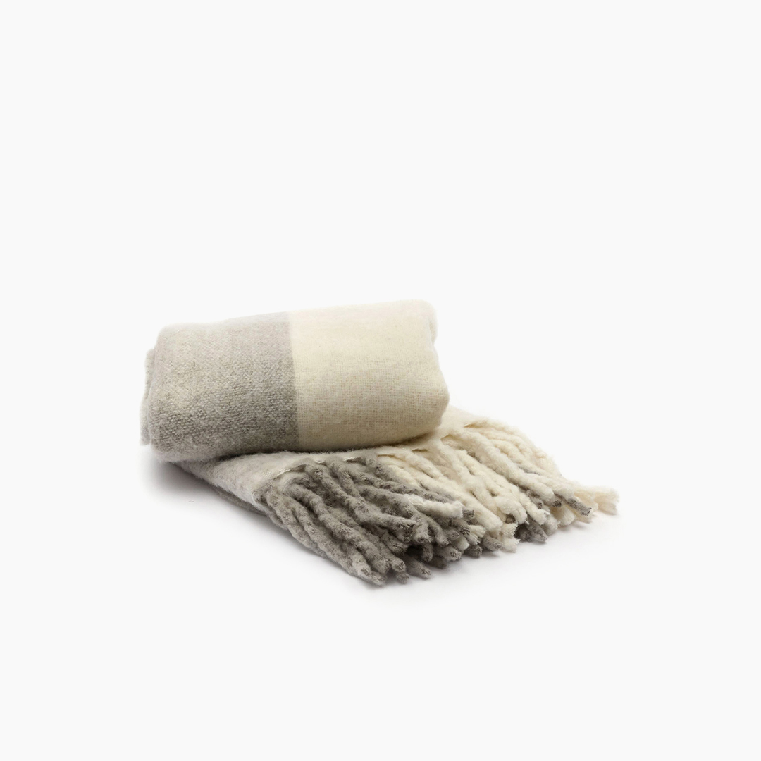 MJUK ULLPLÄD FRÅN YLLEVERKET BREDRAND SAND